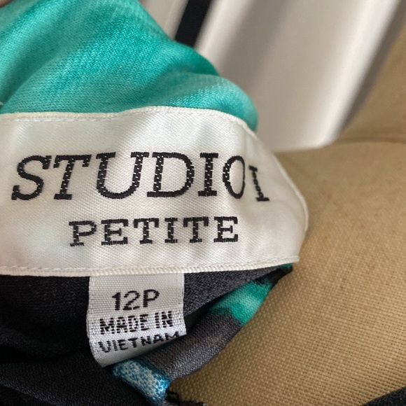 Beautiful dress, tunic even good for pregnancy a polyester and spandex. - Picture 9 of 9